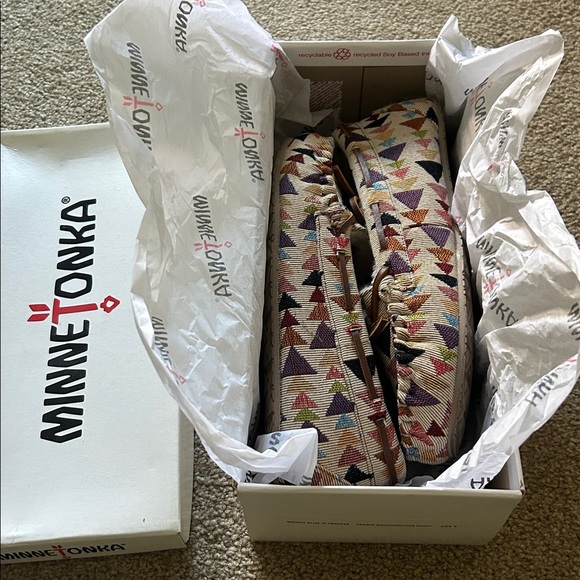 NWT Minnetonka Woven Allie JR Trapper Cream Kaleidoscope Indoor Outdoor Slipper - Picture 8 of 8